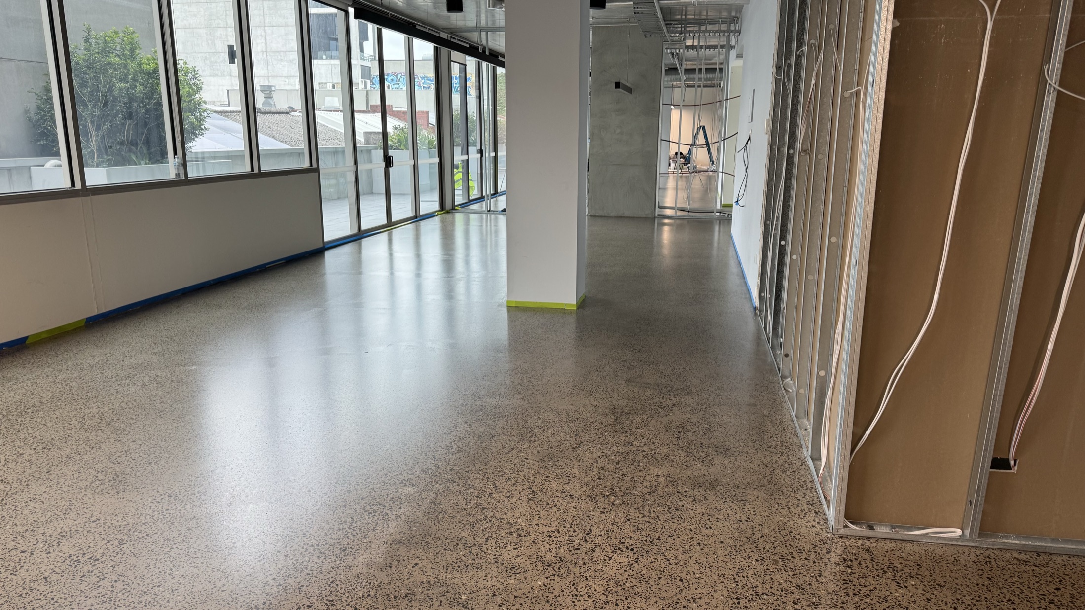 Grind and seal concrete floor running through an office floorplate, satin